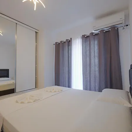 Giulia * Sarandë